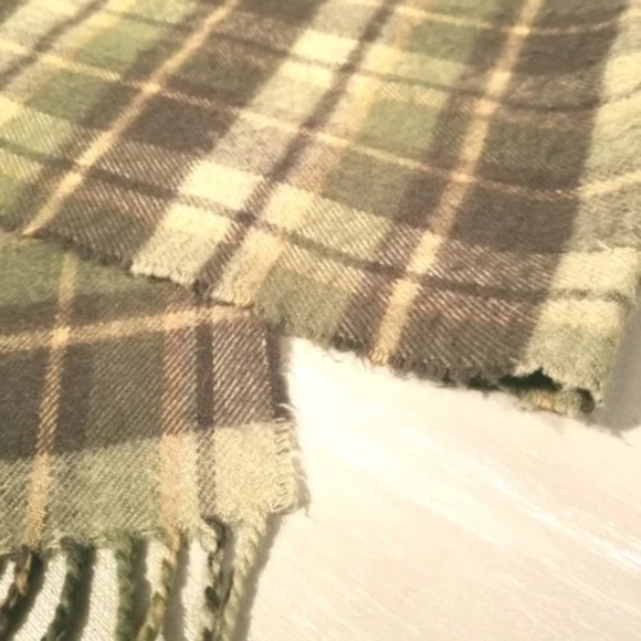 ❤️ Soft Plaid Neutral Scarf - Picture 4 of 4